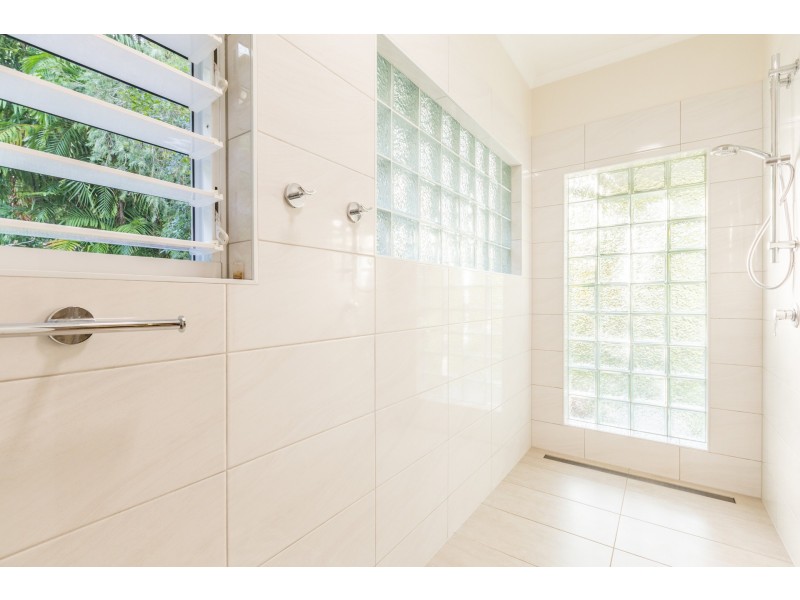 13-15 Cascades Drive, Redlynch QLD 4870