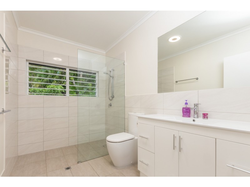 13-15 Cascades Drive, Redlynch QLD 4870