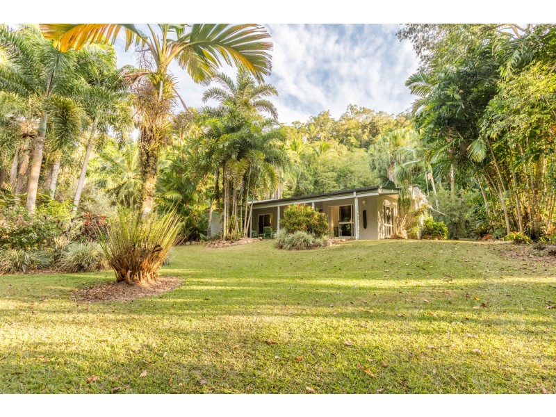 13-15 Cascades Drive, Redlynch QLD 4870