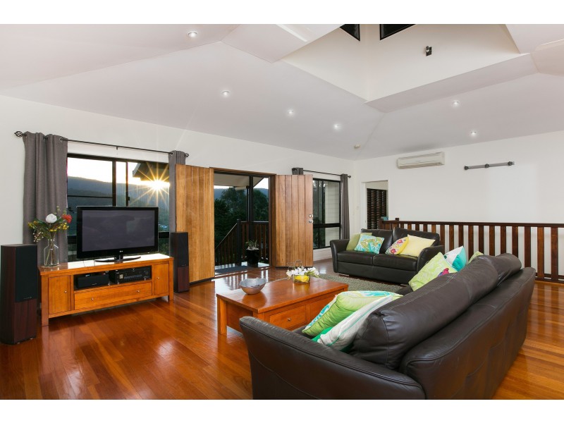 32 Lookout Tce, Trinity Beach QLD 4879