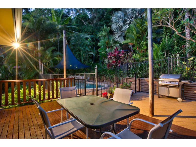 32 Lookout Tce, Trinity Beach QLD 4879
