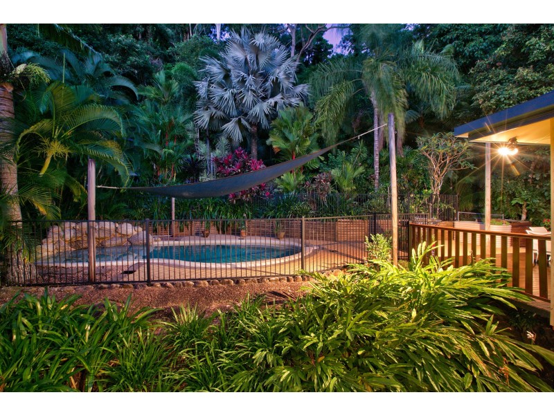 32 Lookout Tce, Trinity Beach QLD 4879