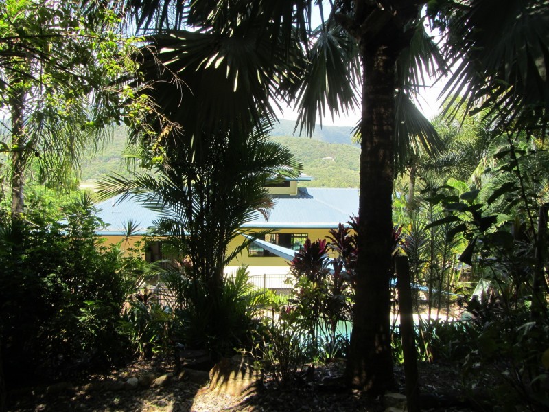 32 Lookout Tce, Trinity Beach QLD 4879