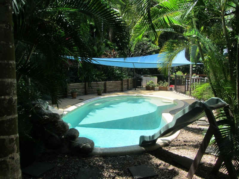 32 Lookout Tce, Trinity Beach QLD 4879