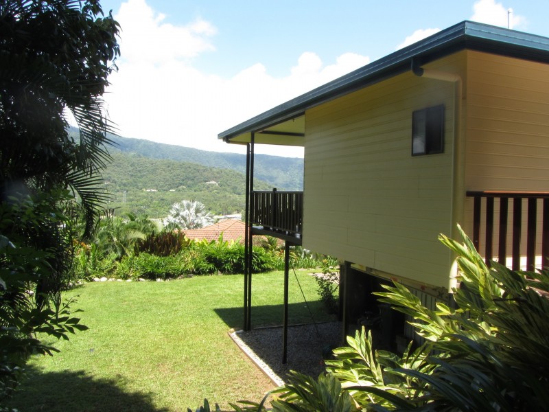 32 Lookout Tce, Trinity Beach QLD 4879