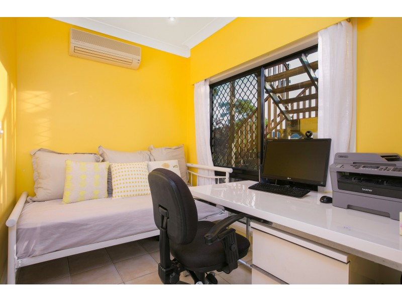 32 Lookout Tce, Trinity Beach QLD 4879