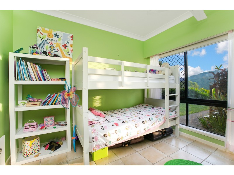 32 Lookout Tce, Trinity Beach QLD 4879