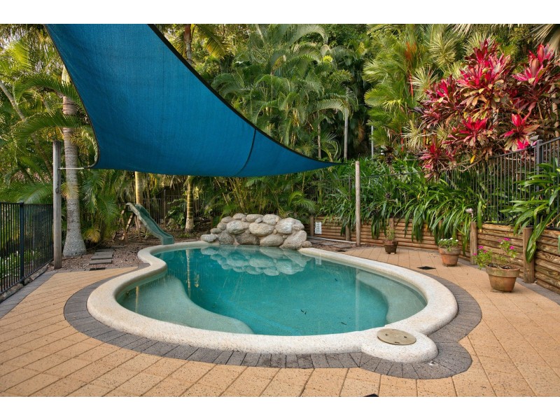 32 Lookout Tce, Trinity Beach QLD 4879