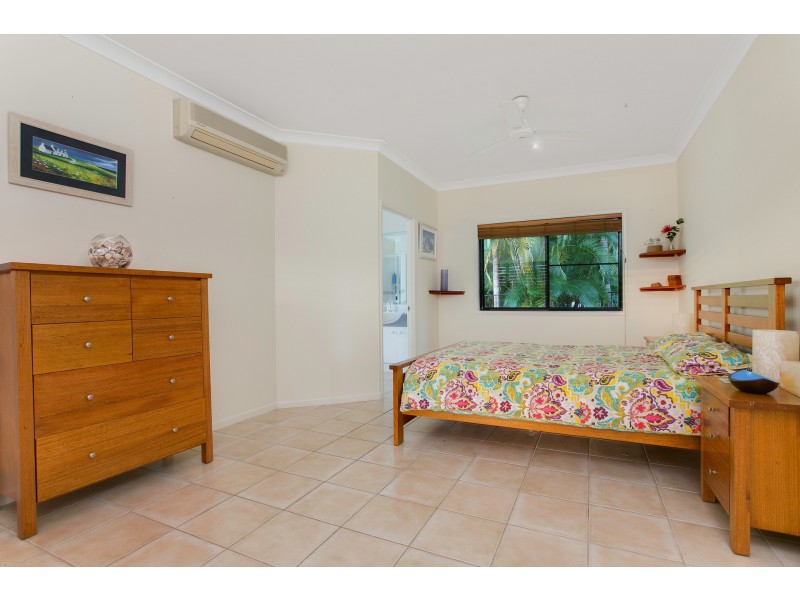 32 Lookout Tce, Trinity Beach QLD 4879