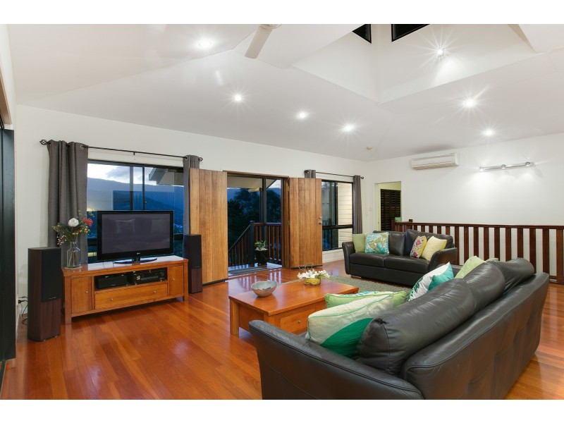 32 Lookout Tce, Trinity Beach QLD 4879