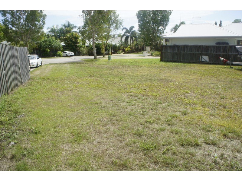 37 Muller St, Palm Cove QLD 4879