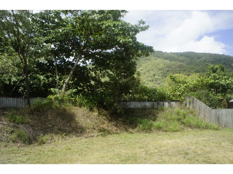 37 Muller St, Palm Cove QLD 4879