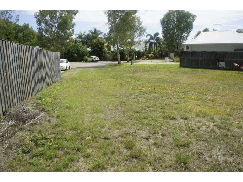 37 Muller St, Palm Cove QLD 4879
