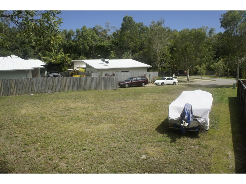 37 Muller St, Palm Cove QLD 4879
