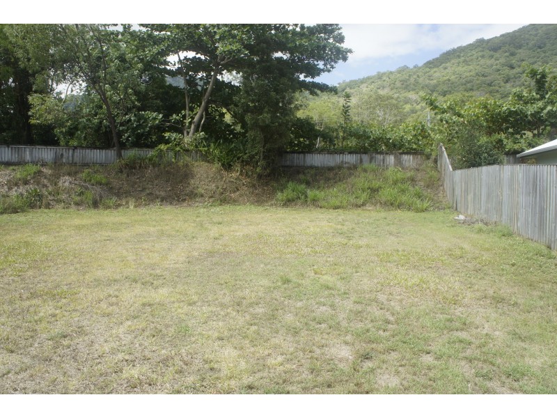 37 Muller St, Palm Cove QLD 4879