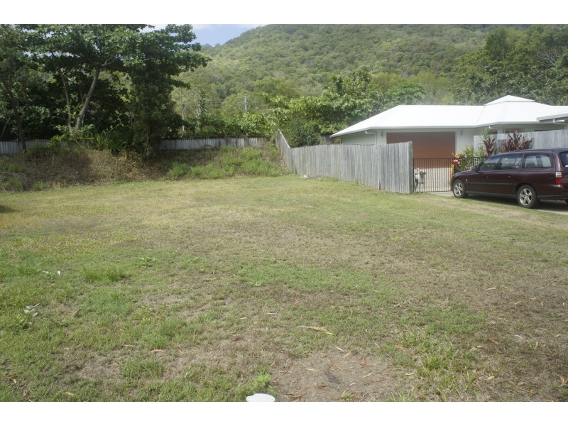 37 Muller St, Palm Cove QLD 4879