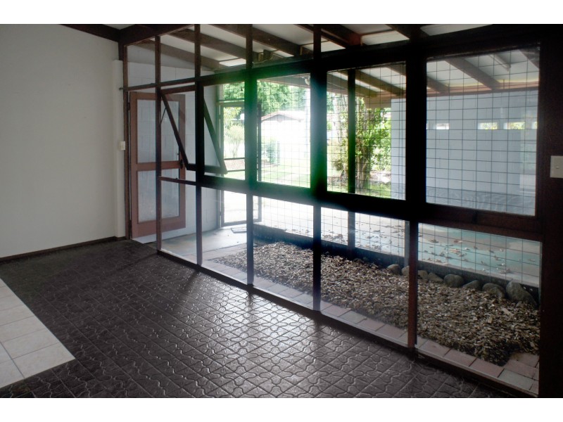 8 Almond Street, Holloways Beach QLD 4878