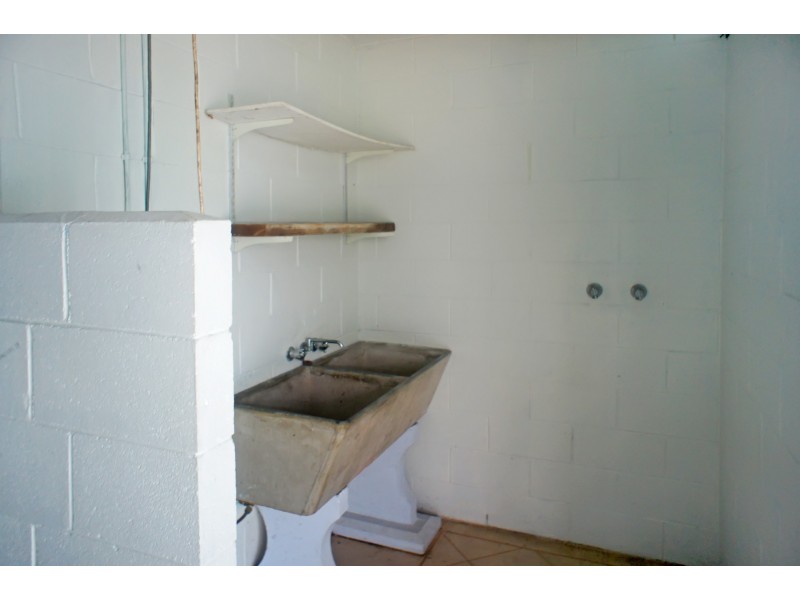 8 Almond Street, Holloways Beach QLD 4878