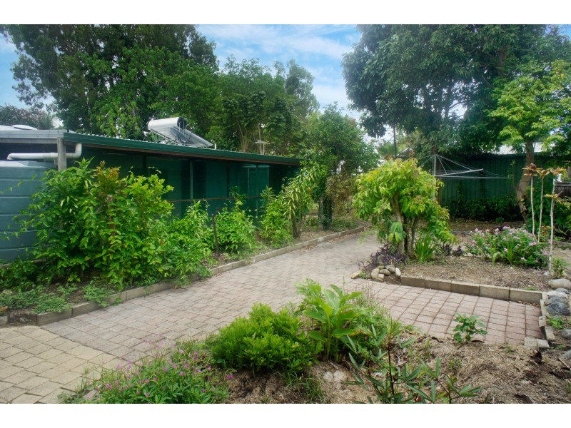 8 Almond Street, Holloways Beach QLD 4878