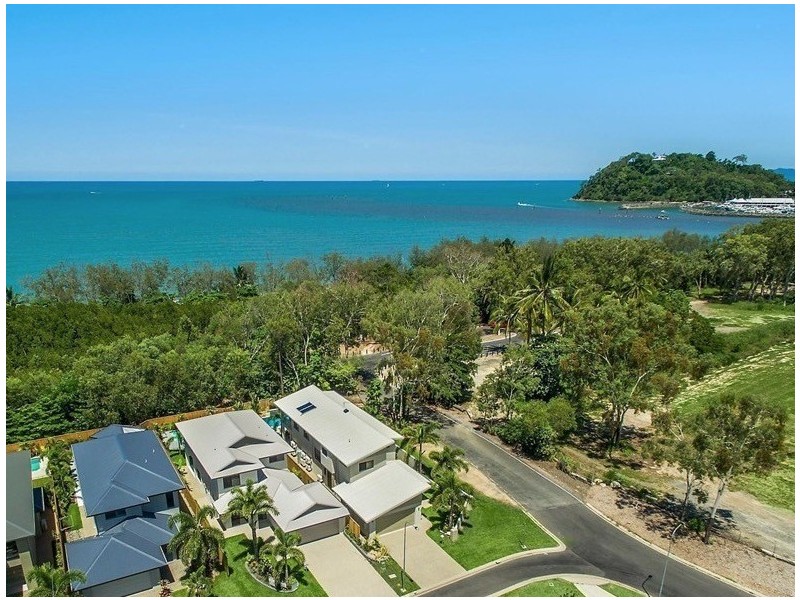 2 Beachfront Avenue, Trinity Beach QLD 4879