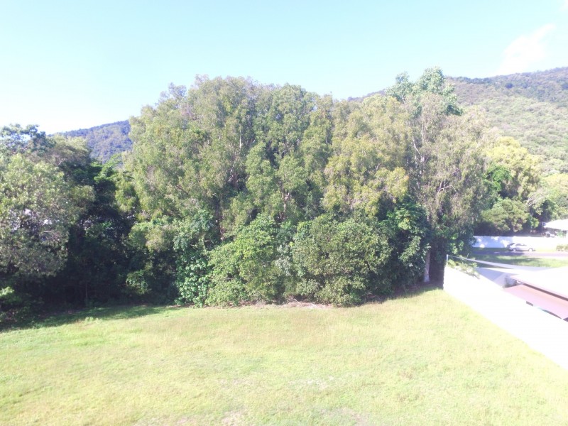 10 Kurt Close, Palm Cove QLD 4879