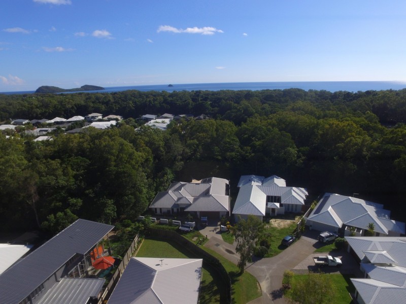 10 Kurt Close, Palm Cove QLD 4879