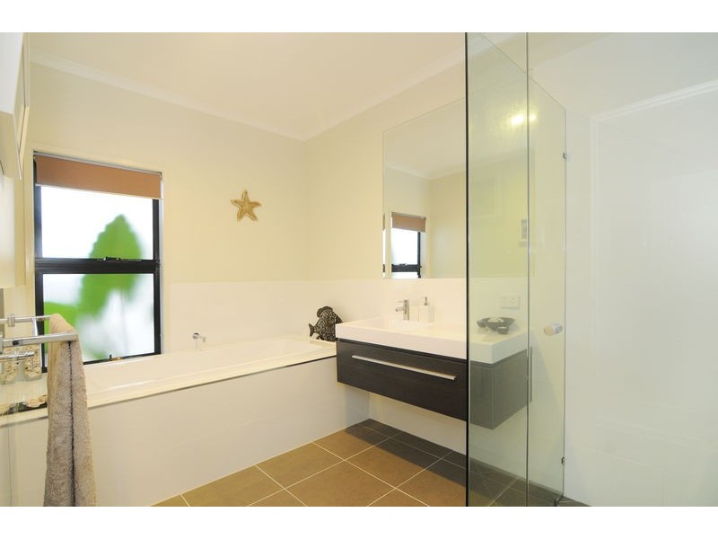 33 Iridescent Close, Trinity Park QLD 4879