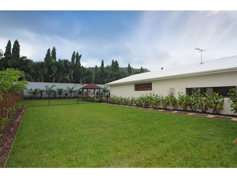 33 Iridescent Close, Trinity Park QLD 4879