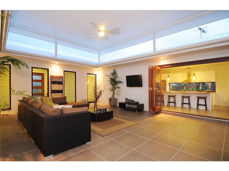 33 Iridescent Close, Trinity Park QLD 4879