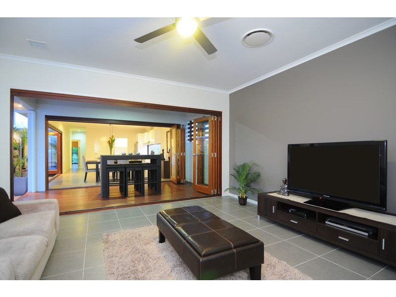 33 Iridescent Drive, Trinity Park QLD 4879