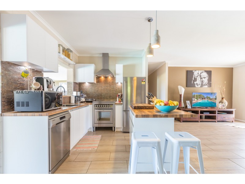8 Sussex Street, Trinity Park QLD 4879