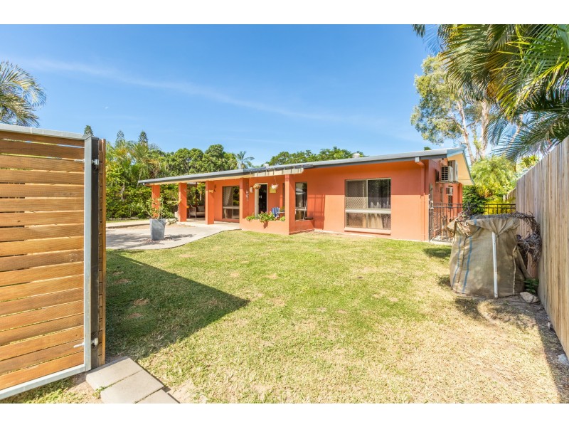 8 Sussex Street, Trinity Park QLD 4879
