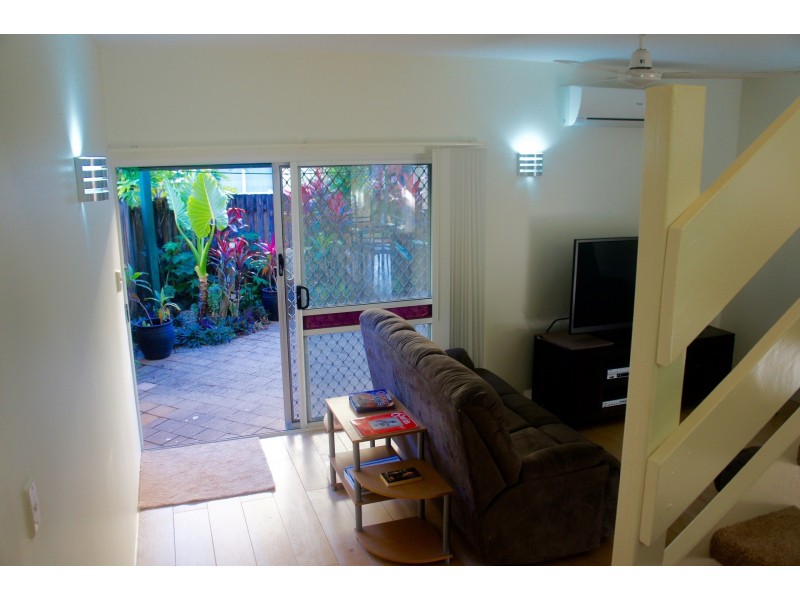 10/11-13 Pioneer Street, Manoora QLD 4870