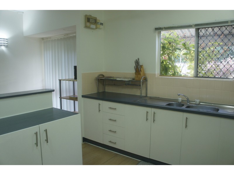 10/11-13 Pioneer Street, Manoora QLD 4870