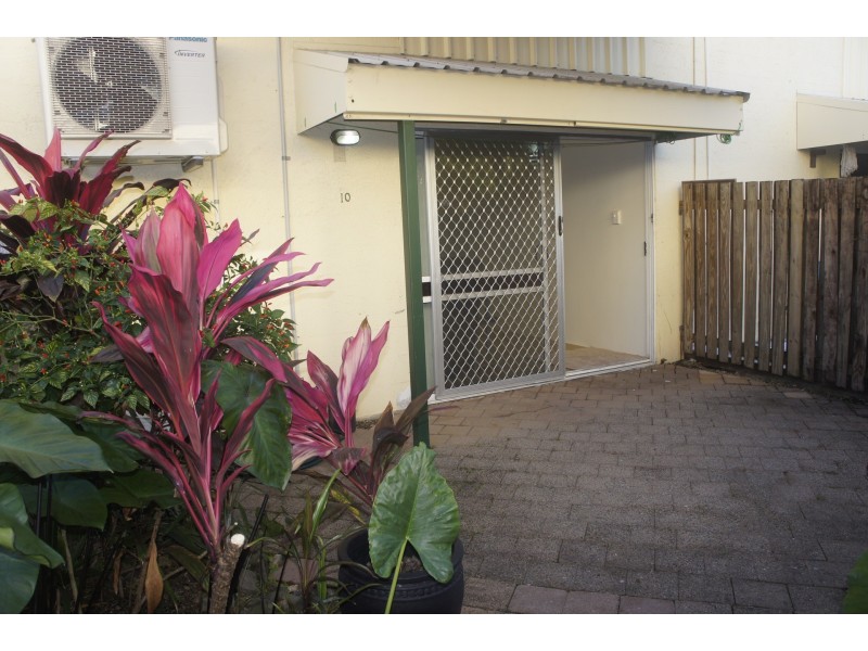 10/11-13 Pioneer Street, Manoora QLD 4870