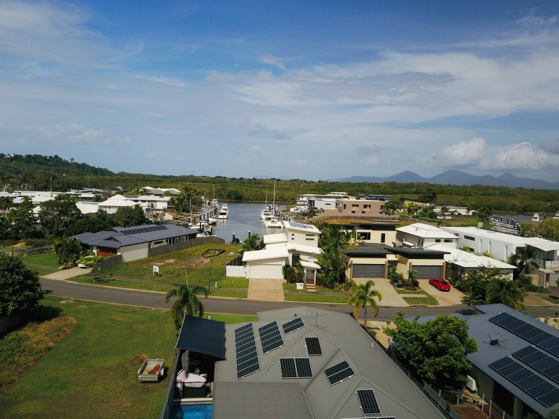 21 Debbie St, Trinity Park QLD 4879