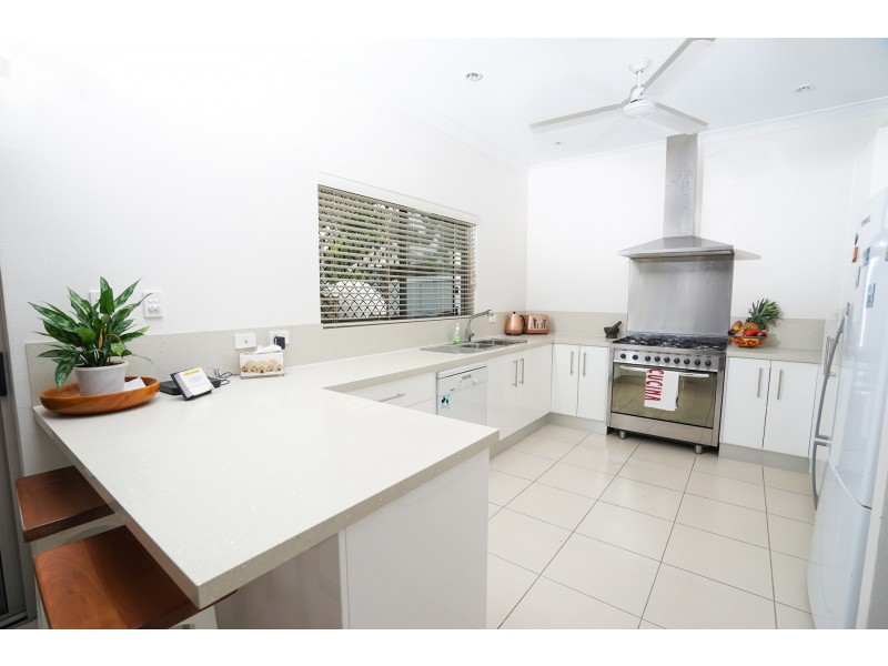 21 Debbie St, Trinity Park QLD 4879