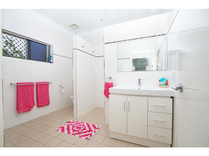 21 Debbie St, Trinity Park QLD 4879