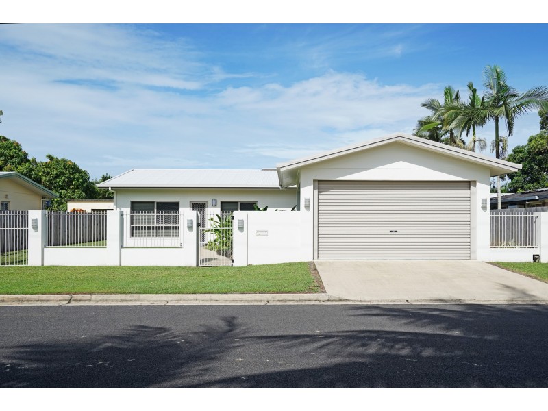 21 Debbie St, Trinity Park QLD 4879