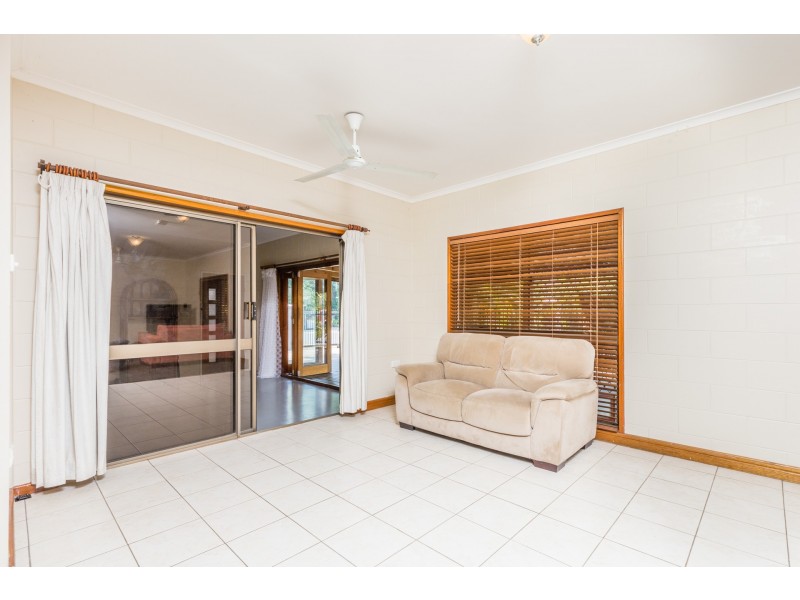 519 Varley St, Yorkeys Knob QLD 4878