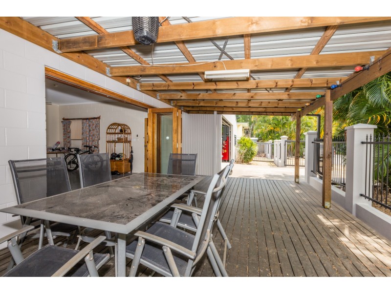 519 Varley St, Yorkeys Knob QLD 4878