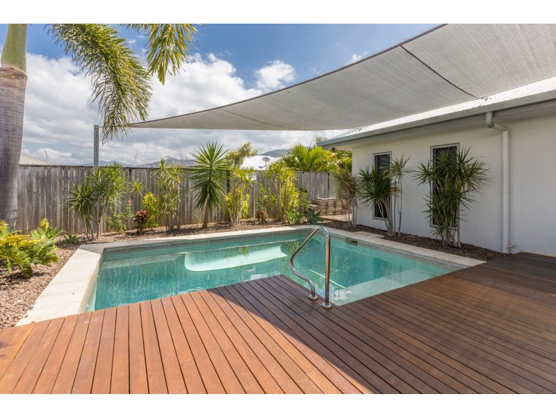 9 Bowline Close, Trinity Beach QLD 4879