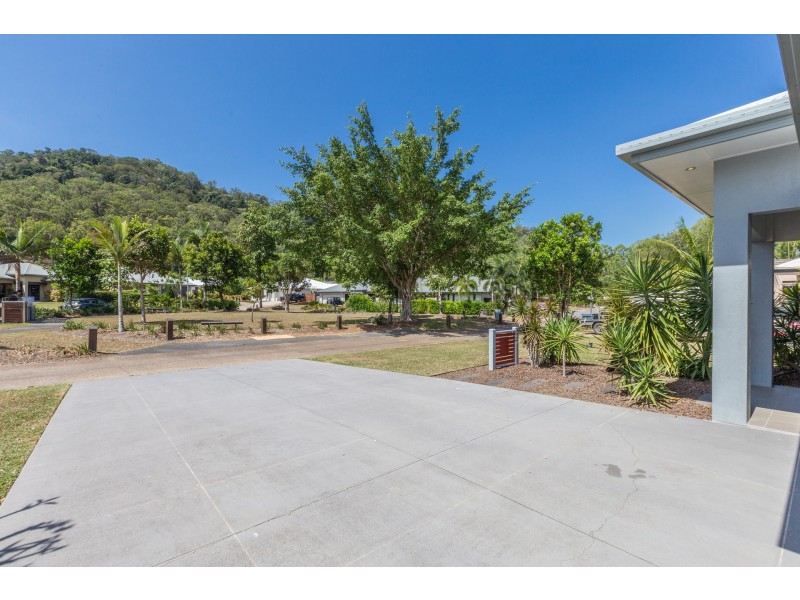 9 Bowline Close, Trinity Beach QLD 4879