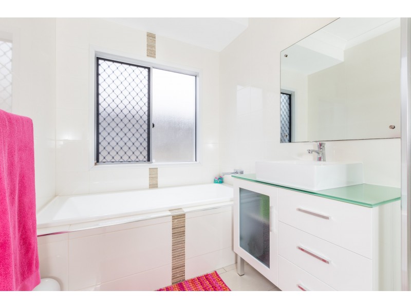 9 Bowline Close, Trinity Beach QLD 4879