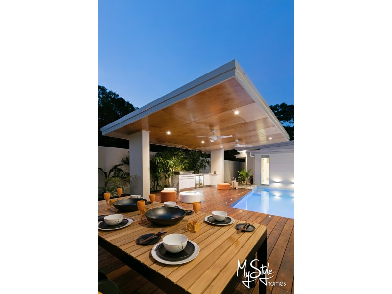 1 Litara Court, Palm Cove QLD 4879