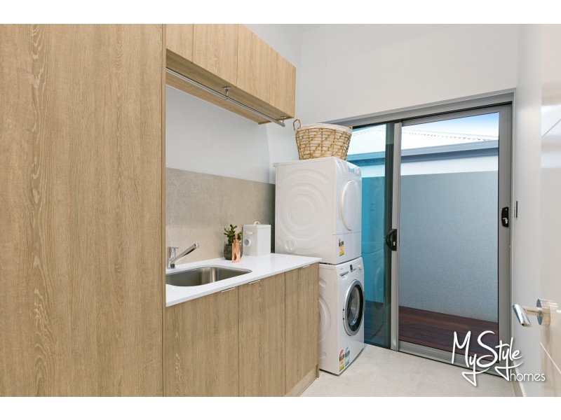 1 Litara Court, Palm Cove QLD 4879