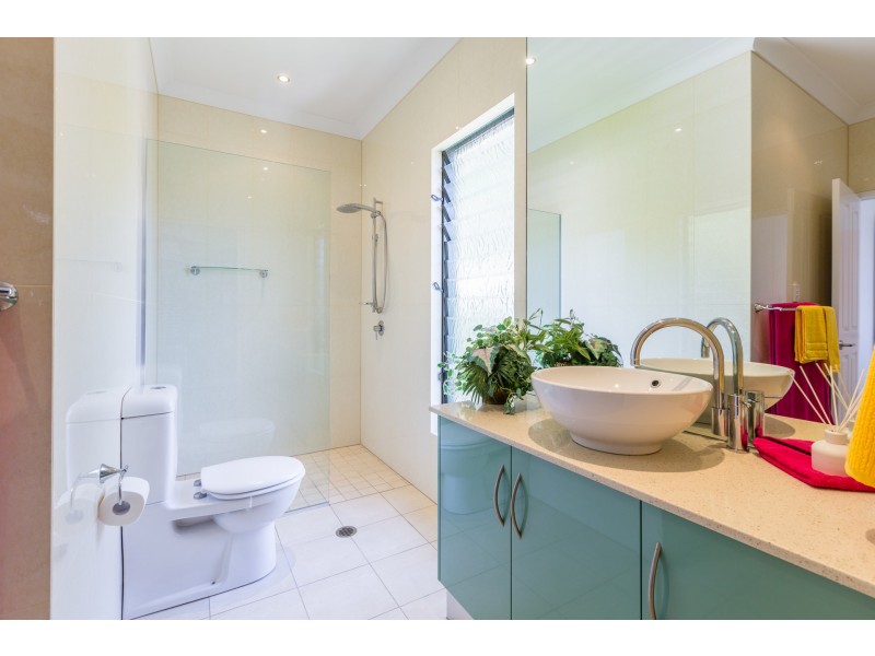 3 Richmond Court, Mooroobool QLD 4870