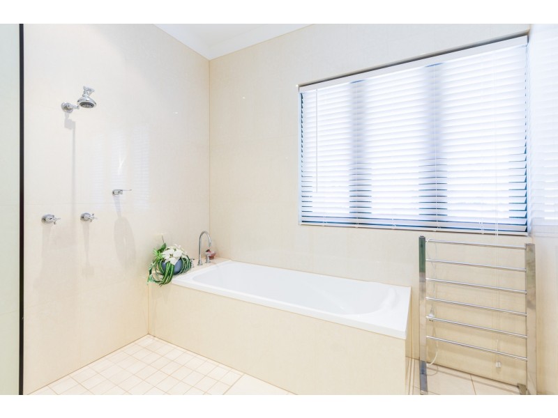 3 Richmond Court, Mooroobool QLD 4870