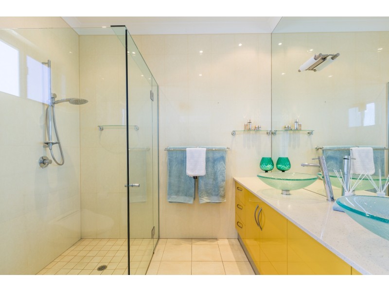 3 Richmond Court, Mooroobool QLD 4870