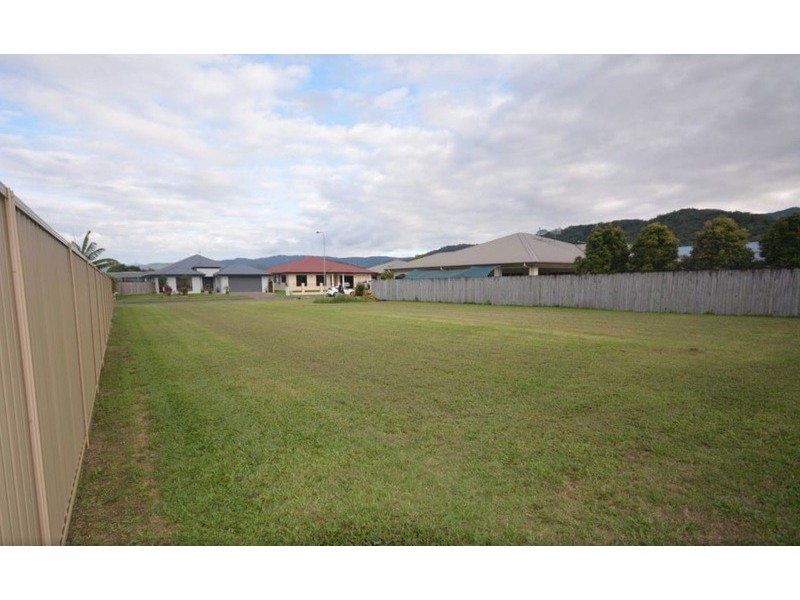 8 Riflebird Cres, Mossman QLD 4873
